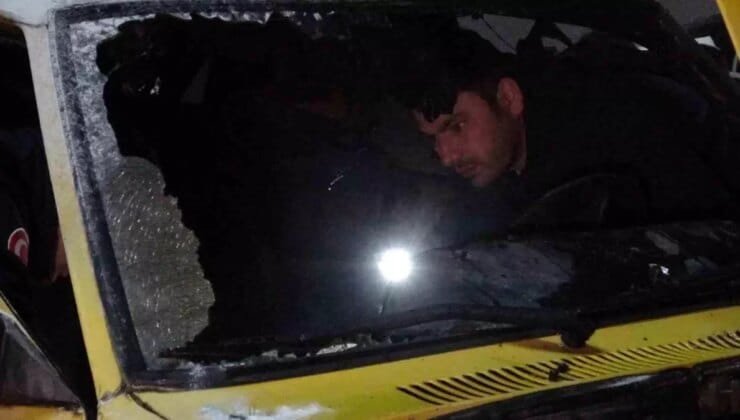 Antalya’da Park Halindeki Otomobil Yangında Kül Oldu