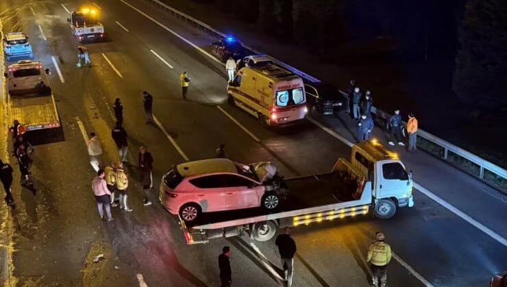 Ümraniye’de Otobüse Çarpan Araçta İki Yaralı