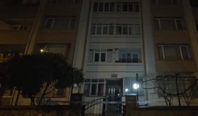4 katlı binanın duvarlarında çatlaklar oluştu