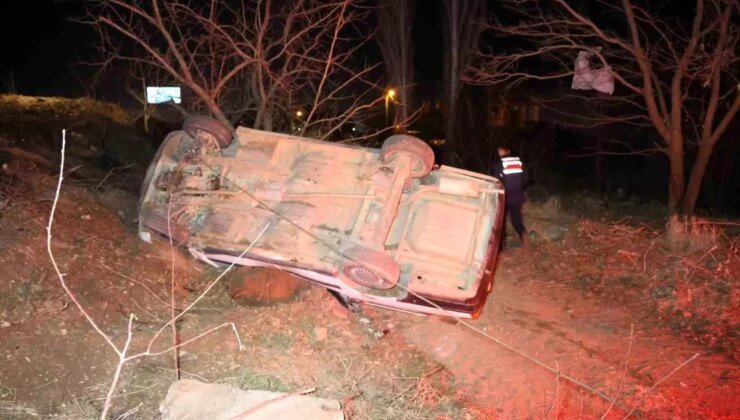 Aksaray’da Otomobil Şarampole Devrildi, 3 Yaralı