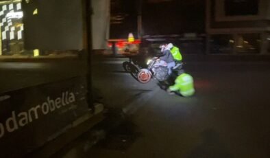 Bursada “dur” ihtarına uymayıp bir polisin yaralanmasına neden olan 2 şüpheli yakalandı