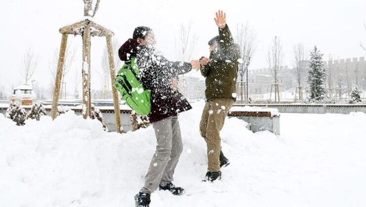 Eğitime kar engeli! İşte okulların tatil edildiği iller…