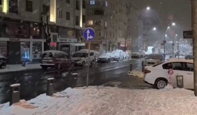 İstanbul’da kar yağışı aralıklarla sürüyor