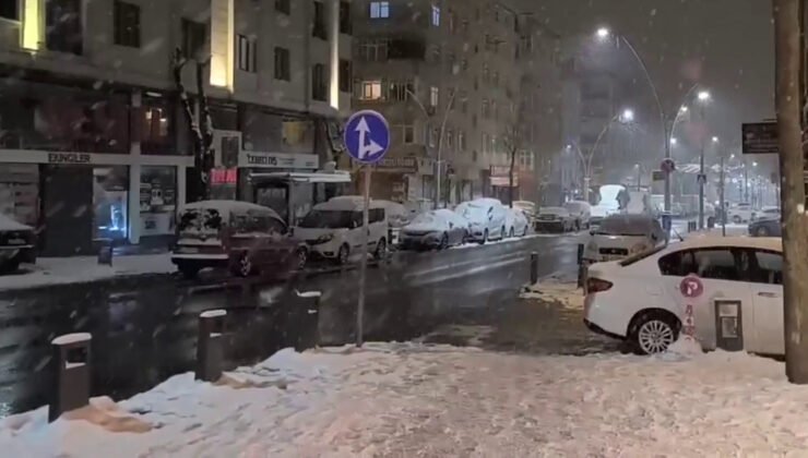 İstanbul’da kar yağışı aralıklarla sürüyor