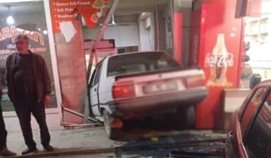 Kontrolden çıkan otomobil fırına girdi