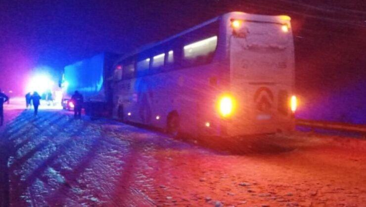 Sivas’ta otobüs TIR’a arkadan çarptı: 25 yaralı