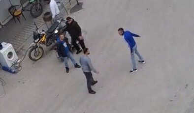 Tartıştığı husumetlisini bıçakla öldürdü; olay kamerada