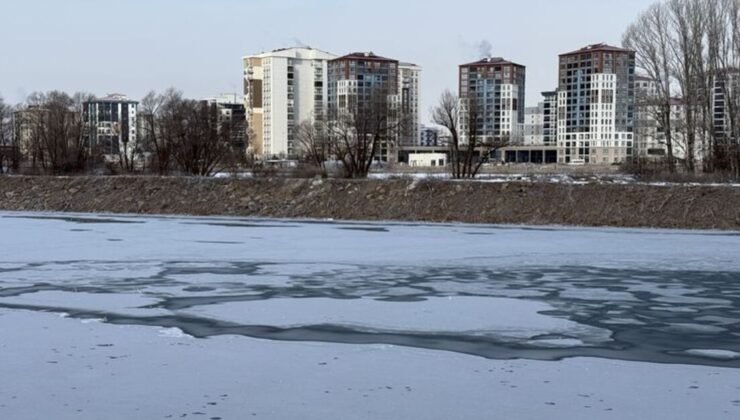 Türkiye’nin en uzun nehri dondu!