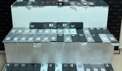 Van’da bir araçta 94 kaçak cep telefonu ele geçirildi
