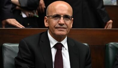 Bakan Şimşek: Enflasyondaki istikrarlı düşüşün devam etmesini bekliyoruz