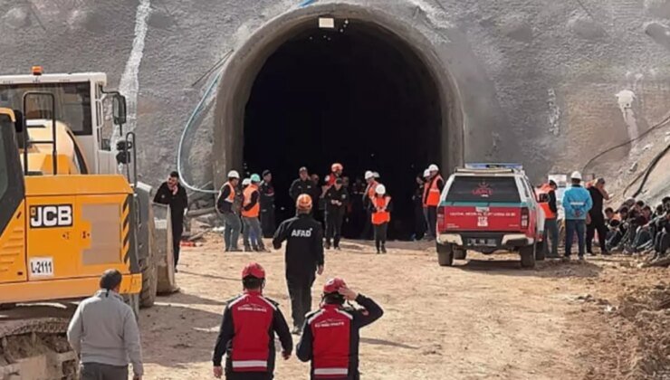 Hızlı tren inşaatı sırasında işçilerin üzerine kaya parçaları düştü! Bir işçi hayatını kaybetti