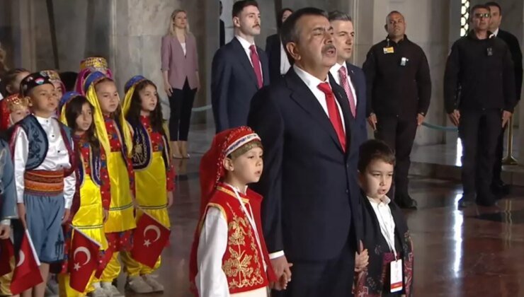 23 Nisan’ı coşkuyla kutlanıyor! Bakan Tekin çocuklarla Anıtkabir’i ziyaret etti