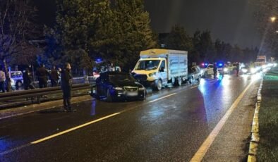 3 araç kazaya karıştı: 5 yaralı
