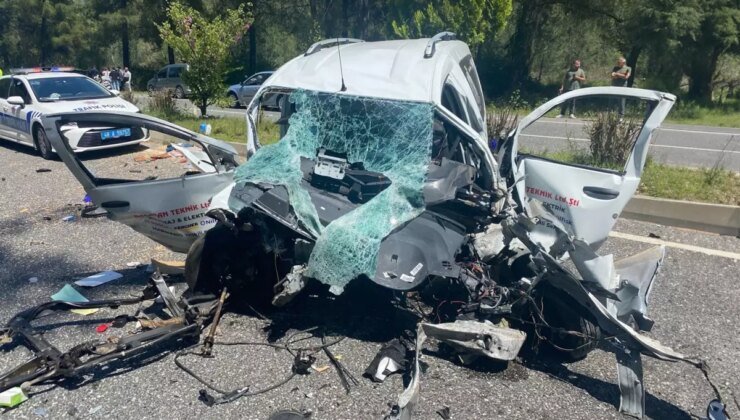 4 aracın karıştığı zincirleme kazada yol savaş alanına döndü, ölü ve yaralılar var