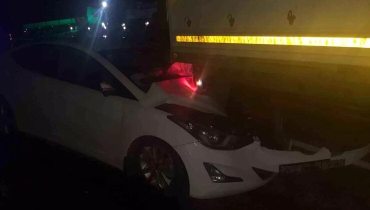 Adıyaman’da Otomobil ile Tır Çarpıştı: 2 Yaralı