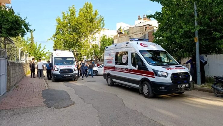 Adıyaman’da Otomobil ve Motosiklet Çarpıştı: 2 Yaralı
