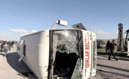 Afyonkarahisar’da Midibüs ve Otomobil Çarpıştı: 12 Yaralı