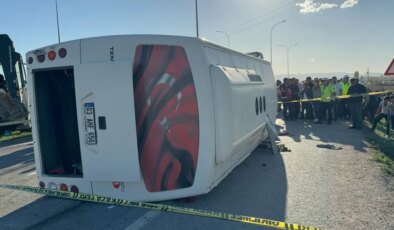 Afyonkarahisar’da Tekstil İşçilerini Taşıyan Midibüs ile Otomobil Çarpıştı