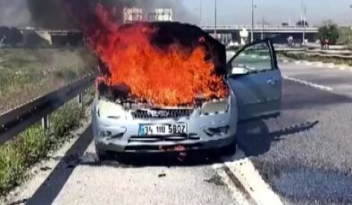 Akyazı’da Otomobil Alev Aldı, Diğer Sürücüler Müdahale Etti