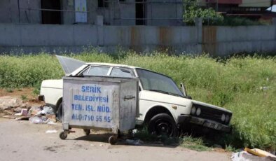 Antalya’da Hacizli Otomobil Çöp Konteynerinin Yanında Bulundu