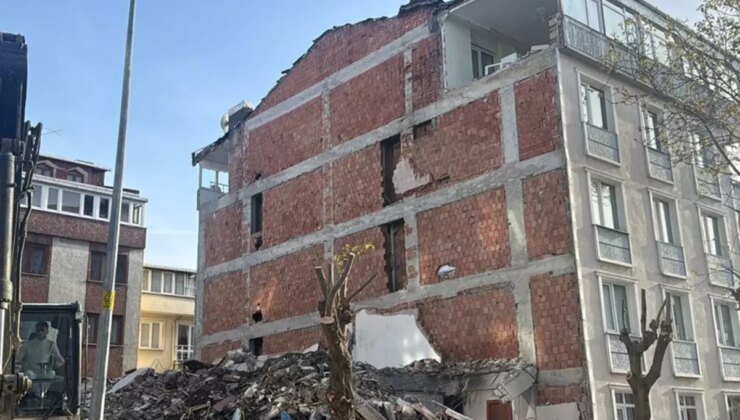 Avcılar’da ‘pes’ dedirten olay: Bina yıkıldı, iki oda açıkta kaldı
