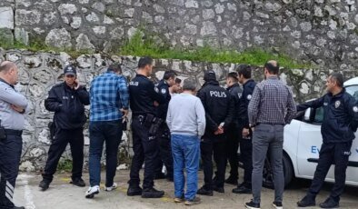Barışma teklifine olumsuz yanıt aldı, kendini karnından bıçakladı