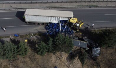 Bilecik’te iki TIR çarpıştı