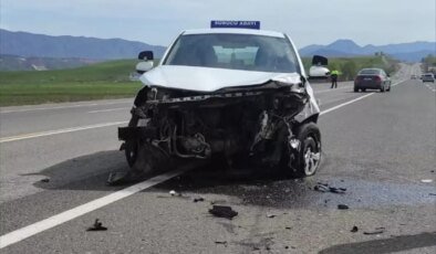 Bingöl’de Otomobil ile Sürücü Kursu Aracı Çarpıştı: 2 Yaralı