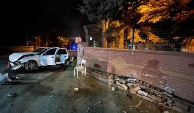 Bolu’da İstinad Duvarına Çarpan Otomobilin Sürücüsü Yaralandı