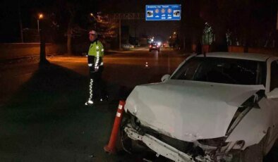 Bolu’da Kontrolden Çıkan Otomobil Beton Duvara Çarptı