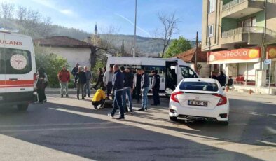 Bucak’ta Okul Servisi ile Otomobil Çarpıştı: 6 Yaralı