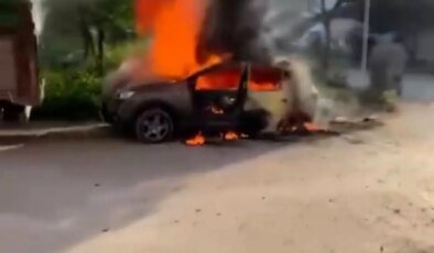 Bursa’da Park Halindeki Otomobil Alev Alev Yandı