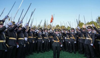 CHP, ihraç edilen teğmenlerin tazminatını ödeyecek