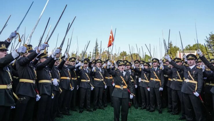 CHP, ihraç edilen teğmenlerin tazminatını ödeyecek