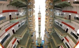 Çin, Shenzhou-20 Uzay Aracını Fırlatıyor