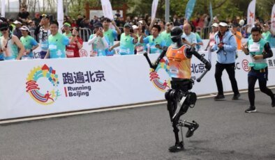 Çin’in Başkentinde İlk İnsansı Robot Yarı Maratonu Düzenlendi