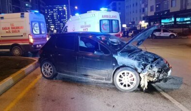 Çorum’da Otomobil ve Motosiklet Çarpıştı: 2 Yaralı