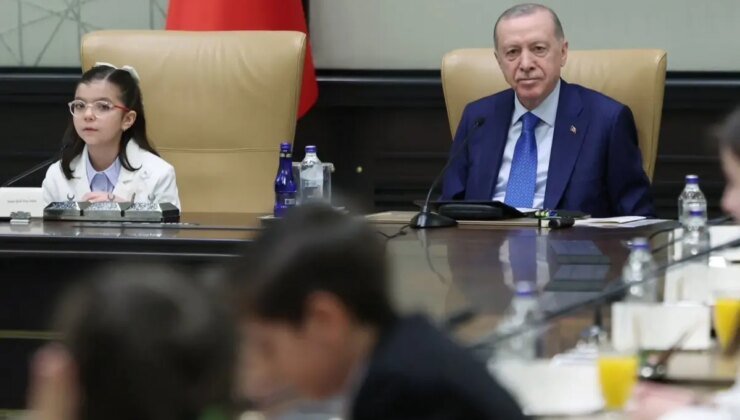 Cumhurbaşkanı Erdoğan, Külliye’de çocukları ağırladı