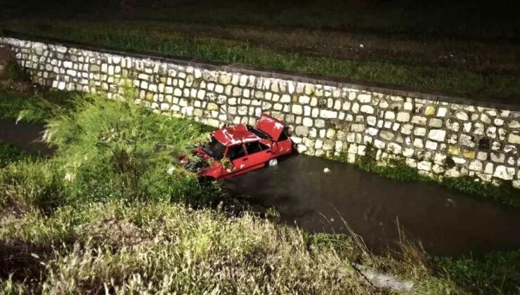 Denizli’de genç, babasından kaçırdığı araçla dereye uçtu