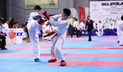 Denizli’de Okul Sporları Karate Şampiyonası Gerçekleşti