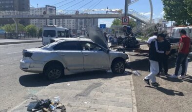 Diyarbakır’da otomobil devrildi: Sürücü yaralandı