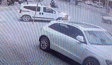 Dönüş Yasağına Rağmen Dönmek İsteyen Otomobile Çarpmamak İçin Motosikletini Deviren Genç Kız Kazayı Yaralanmadan Atlattı