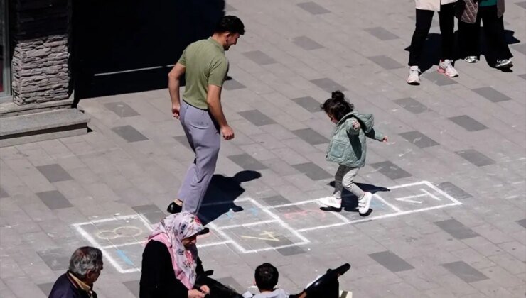 Düzce’de 23 Nisan’da Seksek Temalı Sosyal Deney