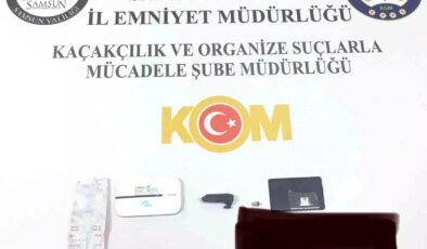 Ehliyet sınavına kopya düzeneğiyle girmeye çalışan 3 kişi yakalandı