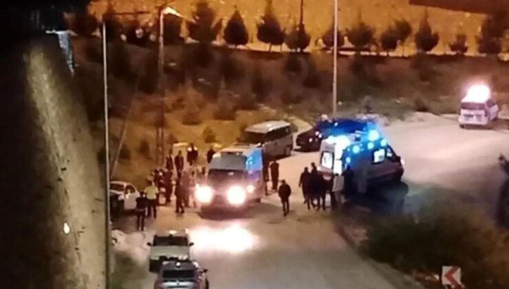 Elazığ’da Elektrik Direğine Çarpan Otomobilde 3 Yaralı