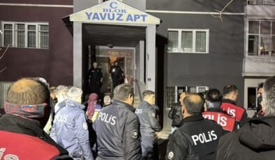 Erzurum’da bir apartmanın zemin katında çıkan yangında 16 kişi dumandan etkilendi
