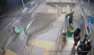 Esenler’de metro istasyonuna çöp ve lastik atıldı; o anlar kamerada