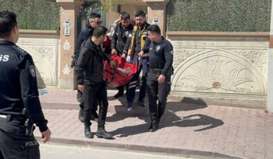 Eşini defalarca bıçakladı! 4 yaşında dehşetin tanığı oldu!