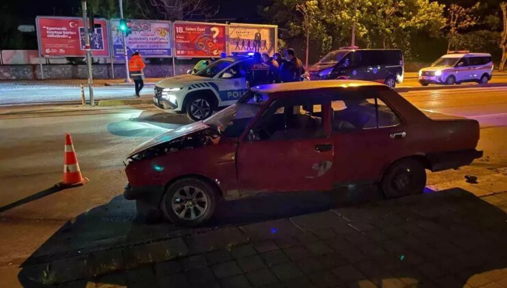 Eskişehir’de Polisin Kaçan Sürücüsü Ters Yolda Kaza Yaptı