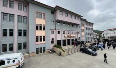 Gölcük’te Liseli Öğrenci 4. Kattan Düşerek Ağır Yaralandı